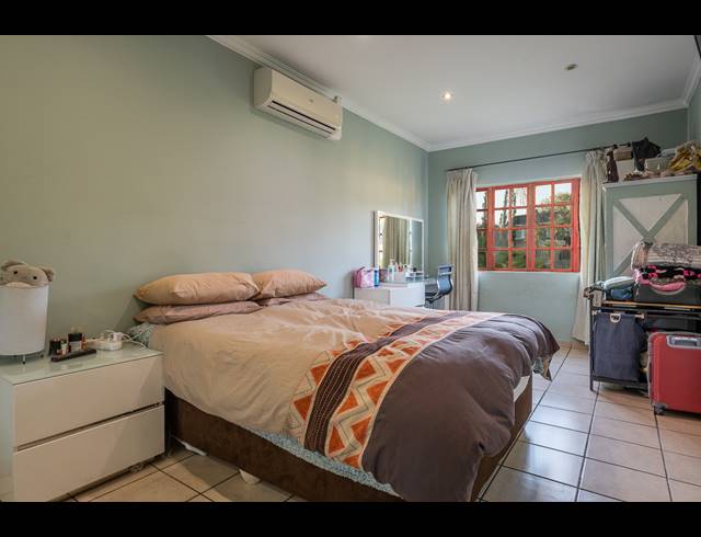 5 BEDROOM HOUSE FOR SALE IN BRACKENHURST